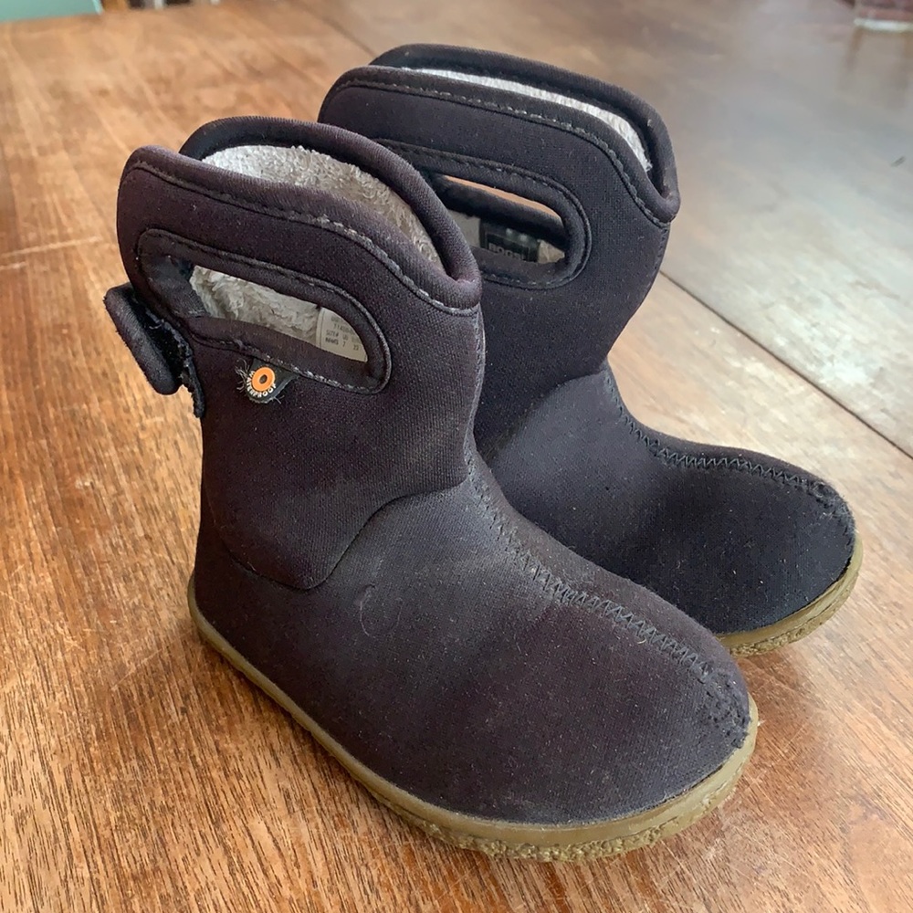 Toddler black insulated bogs- size 7